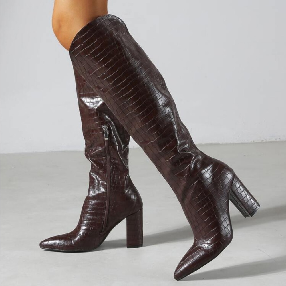 Brown Crocodile Embossed Point Toe Chunky Boots sz 8